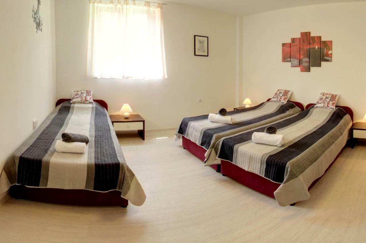 Lusyhouse Villa Pula Luaran gambar